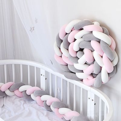 tresse de lit un élément décoratif pour chambre bébé