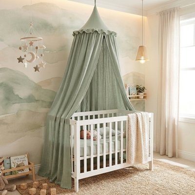 Ciel de lit offre une chute élégante dans la chambre