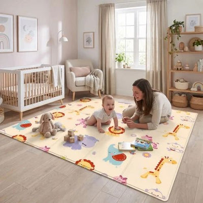 Tapis bebe petit rampeur rit est maman regarde avec fierte