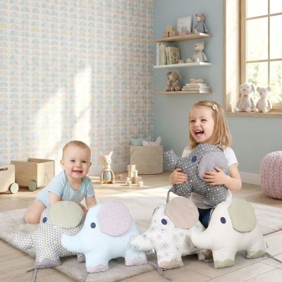 tour de lit fantaisie et amusement avec petit frère